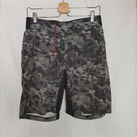 Lululemon T.H.E. Short 9" Linerless Black White Gray Camo Pixel Dot Medium M - Picture 1 of 7